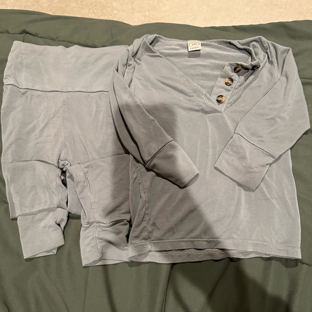 Lou Lou & Company Gray 12-24 Top and Bottom
